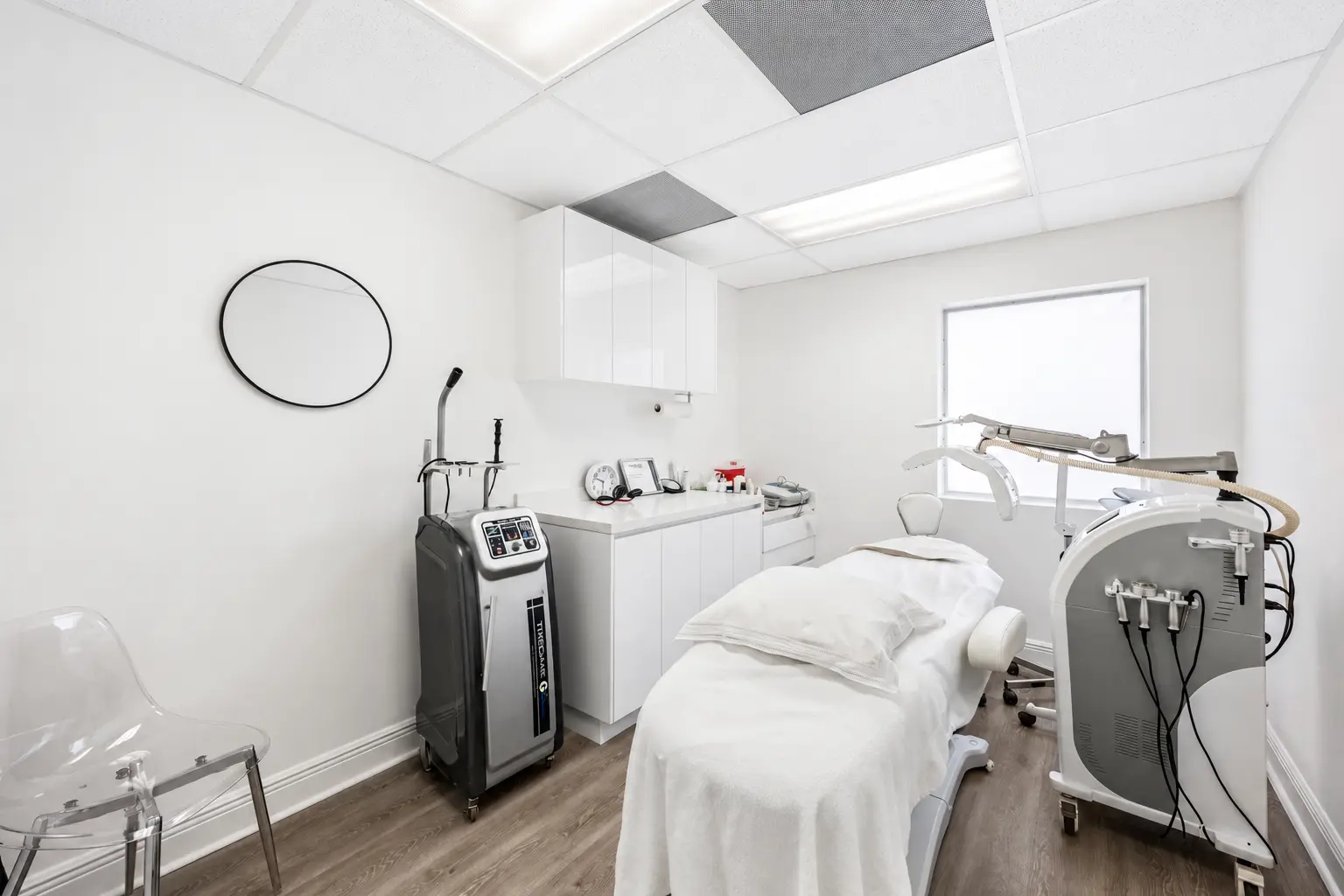 NUMUN treatment room and integrated equipment