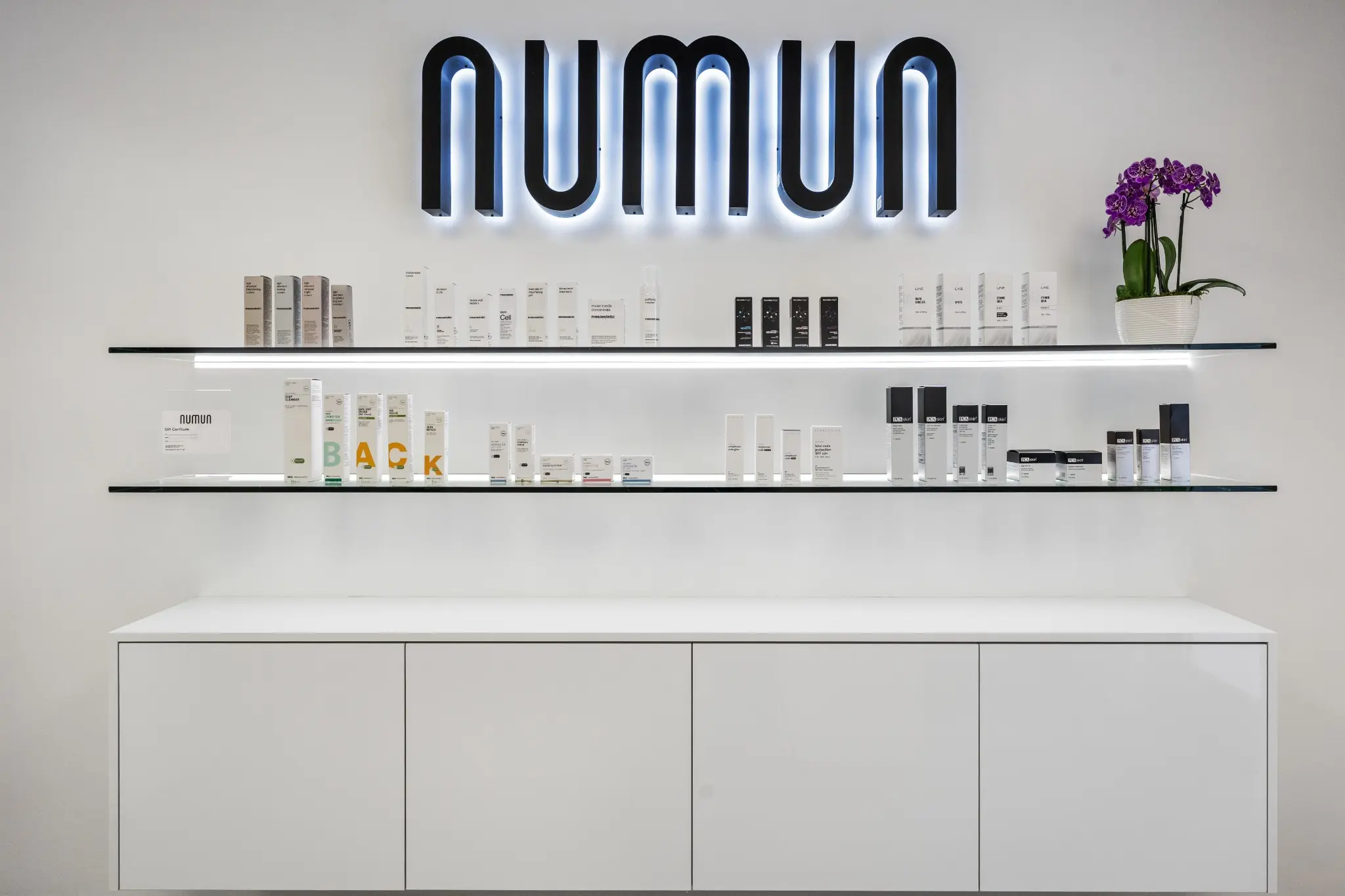 NUMUN illuminated branding and product display